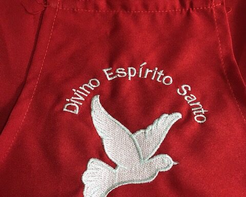 Avental cozinha bordado espirito santo